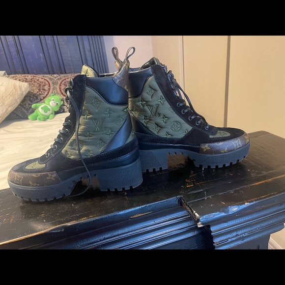 LAUREATE PLATFORM DESERT BOOT! BRAND NEW! Paid 1,650. Size 7 1/2 - Picture 1 of 2